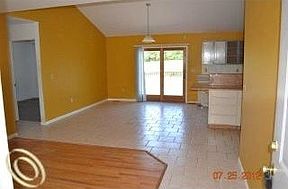 5th image of 10211 Fairlane Dr