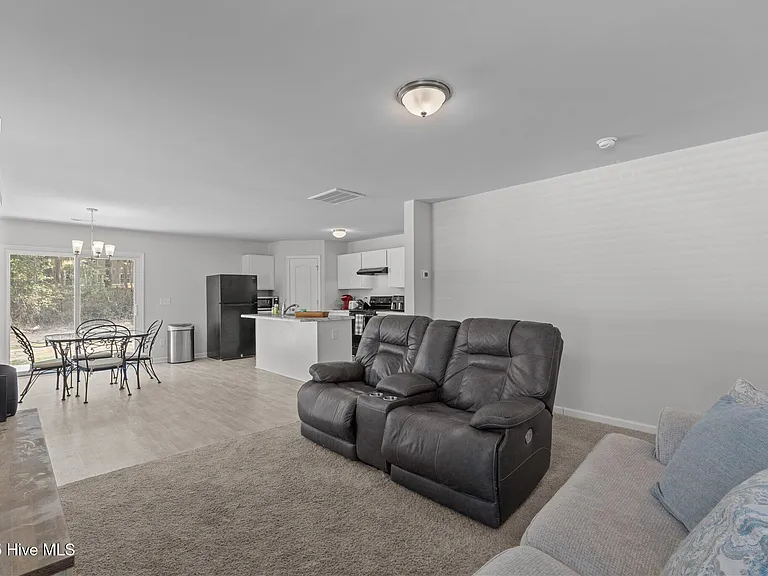 821 Conductor Ct — Photo 5