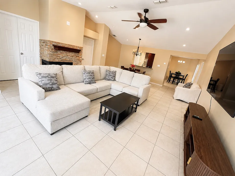 906 Fillmore Dr