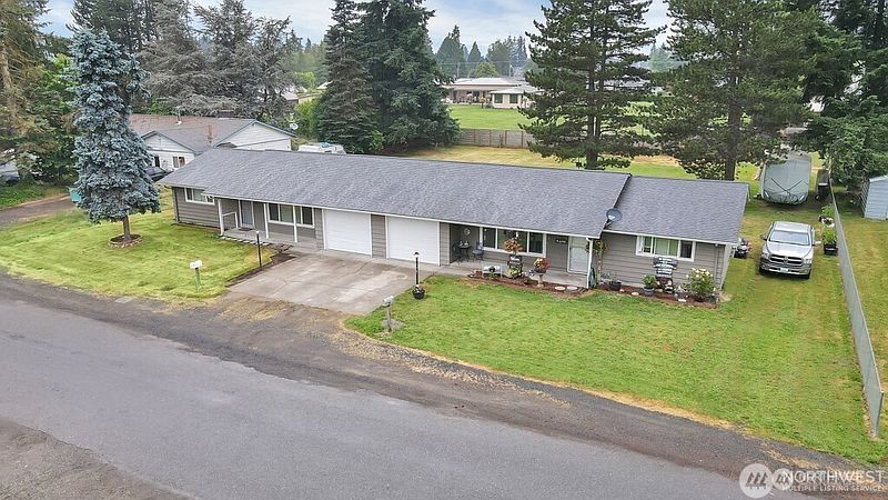 2nd image of 3201 - 3203 Laurel Lane
