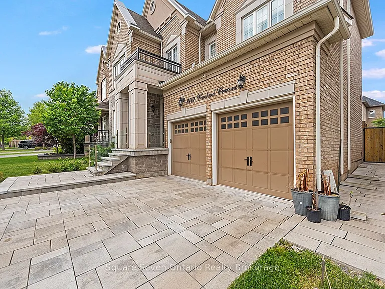 2147 Vineland Cres — Photo 6