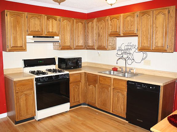 3rd image of 3606 Candlewyck Club Dr APT C