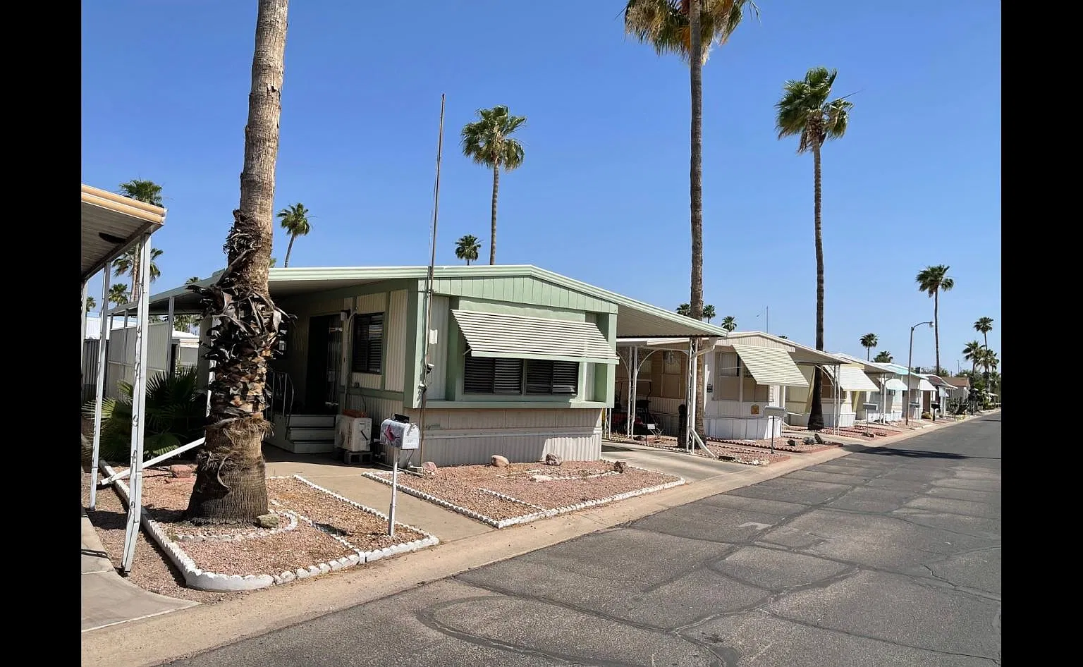10540 E Apache Trl — Photo 1