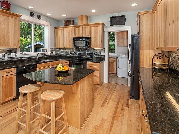 4th image of 31510 NE 155th St