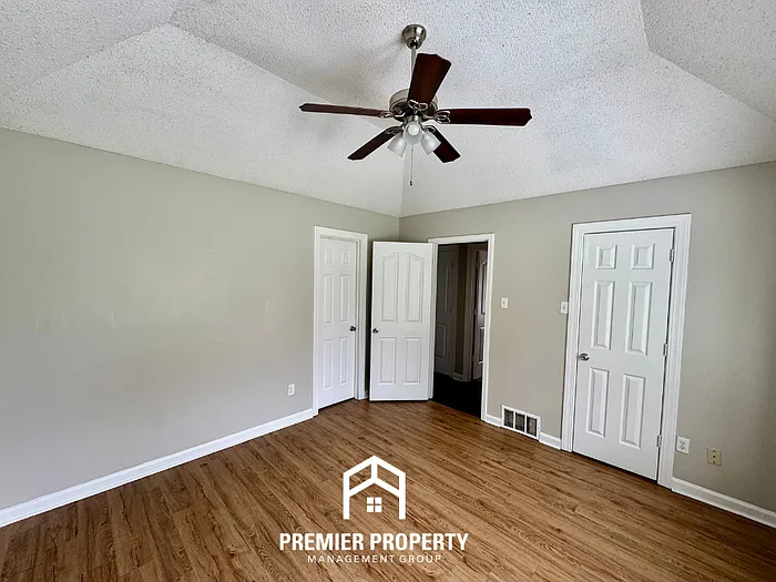 5340 Village Oak Cv — Photo 10