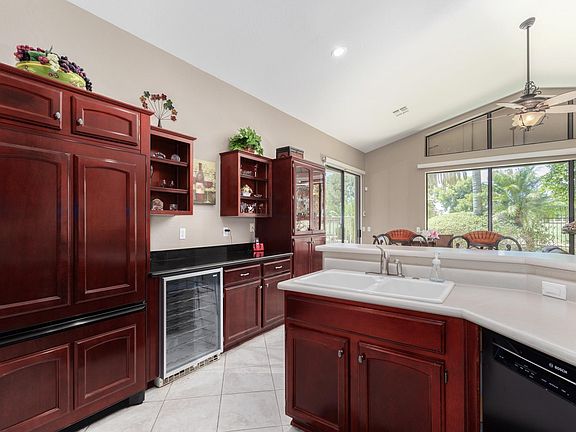5th image of 4738 N Greenview Cir W
