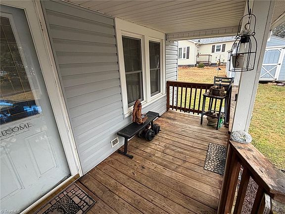 3rd image of 624 Fairplains Rd