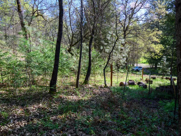 90 Hillcrest Dr, Lewiston, CA 96052