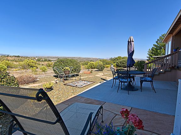 Lower flagstone Patio