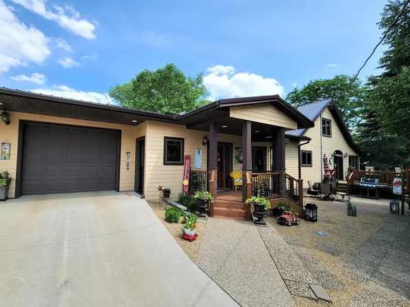 134 141st St, Pipestone, MN 56164