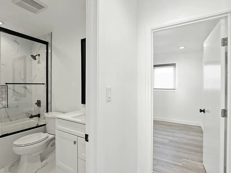 900 W College St #4 — Photo 12