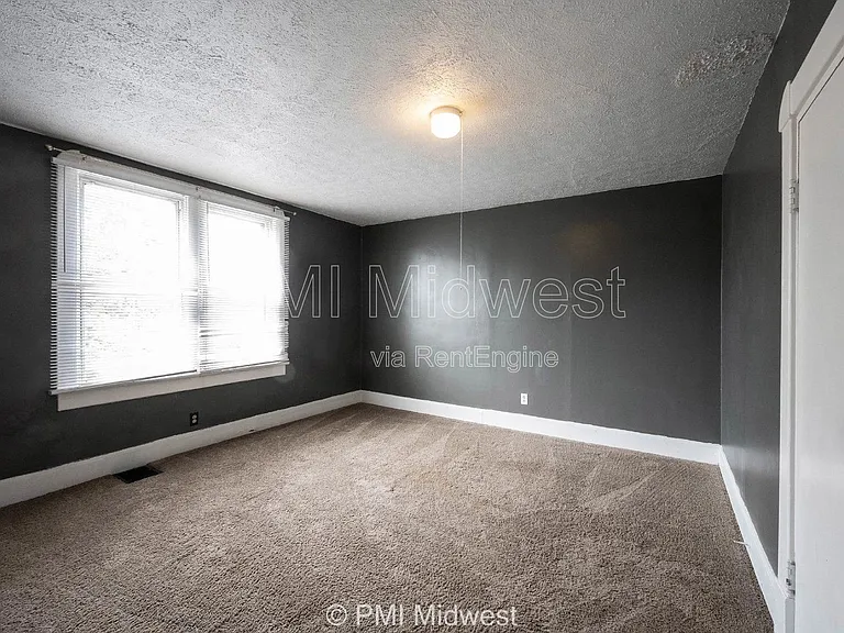 1604 E Kelly St — Photo 20