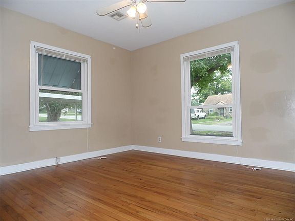 5th image of 1305 E Jackson Ave N