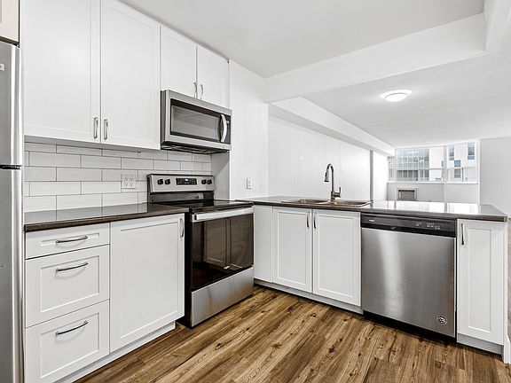 3rd image of 190 Lees Ave #306