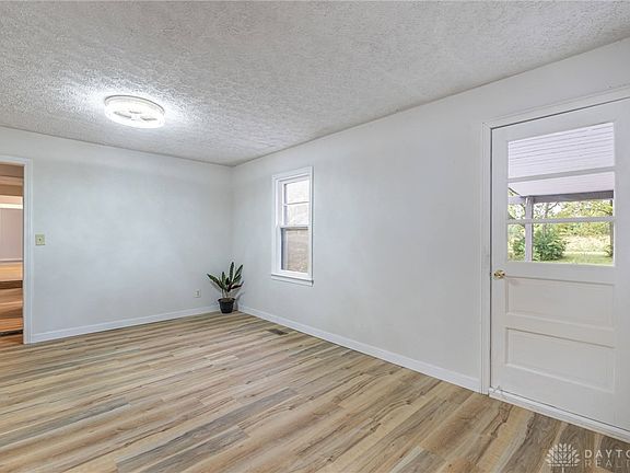 5th image of 940 Chestnut St
