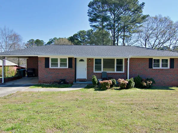 1055 Skyline Dr, Toccoa, GA 30577