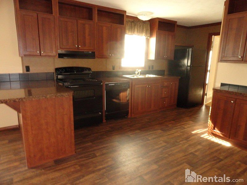 2nd image of 1325 N Windsurf Way