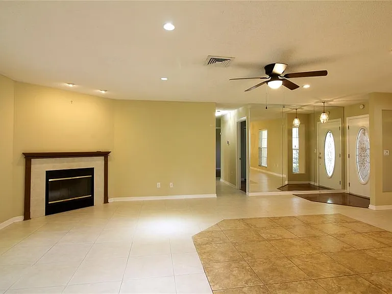 1311 Glenview Ln — Photo 4