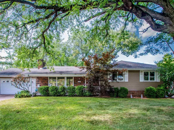 5003 N Mansfield Dr, Peoria, IL 61614