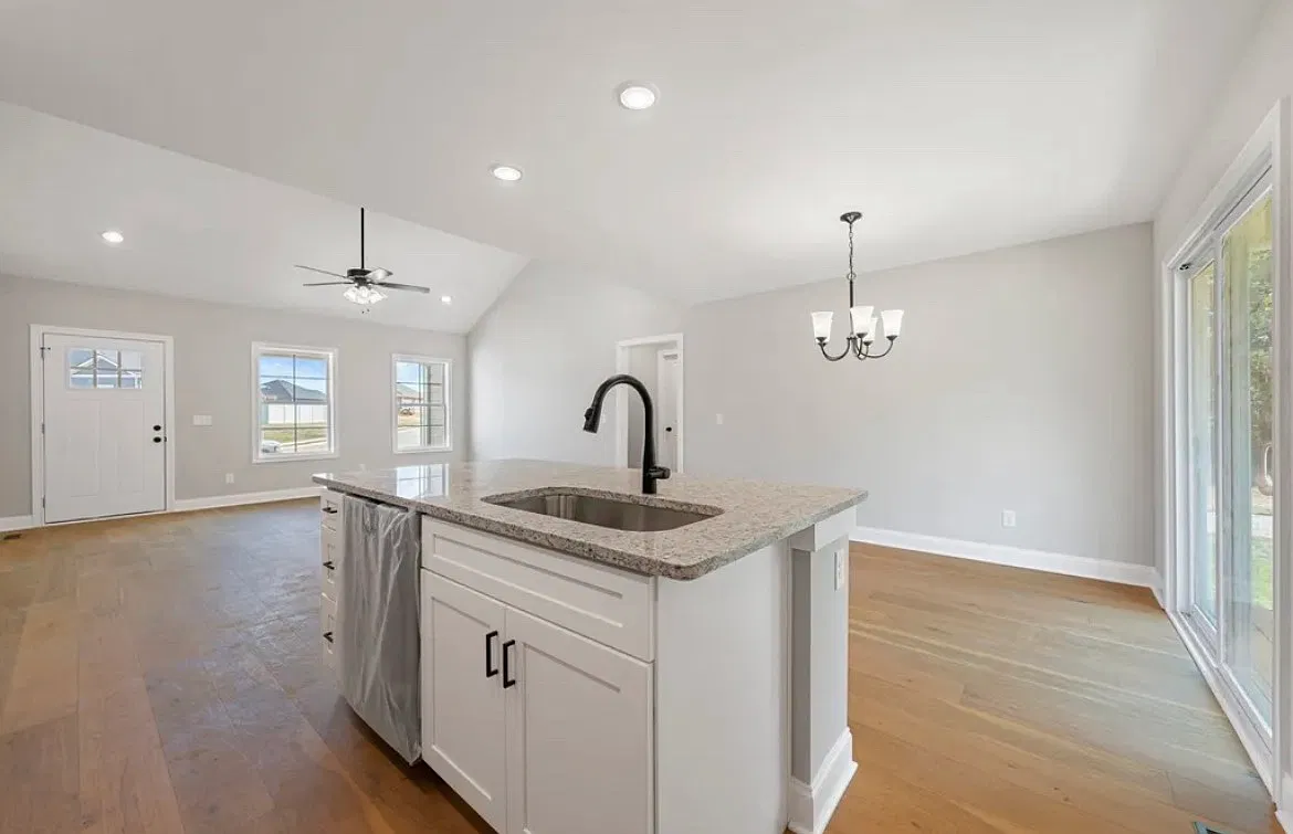 3 bed, 1500 sqft, $1,800 — Photo 2
