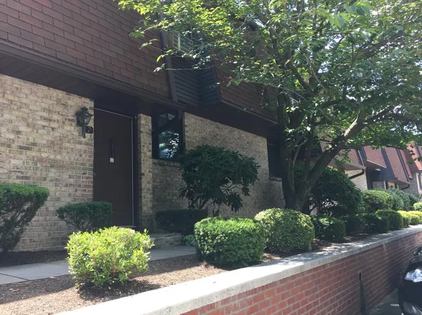 146 Cold Spring Rd, Stamford, CT 06905