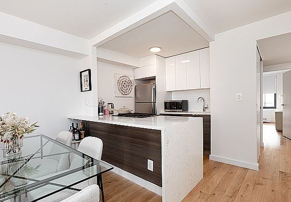 2nd image of 298 Mulberry St APT 2E