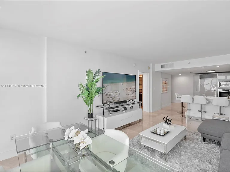 6801 Collins Ave #1402 — Photo 6