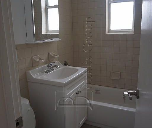 5th image of 3115 21st Ave APT 4L