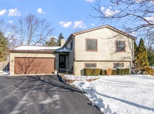 26082 W Lotus Rd, Antioch, IL 60002