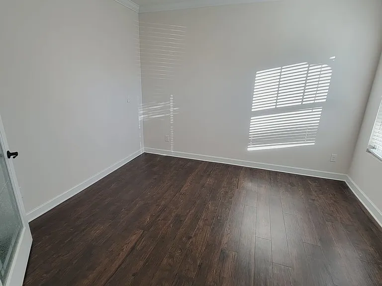 4637 Collingham Dr — Photo 16