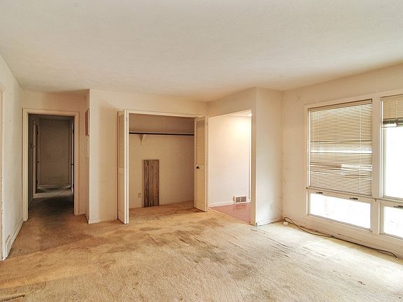 5th image of 560 Fairhill Dr
