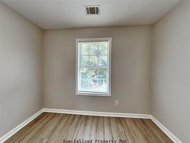 Maple Place Apartments — Photo 10
