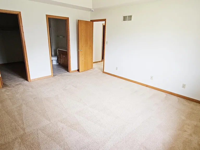 1600 Schubert Dr — Photo 8