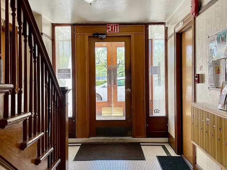 Converse Court Apartments — Photo 10