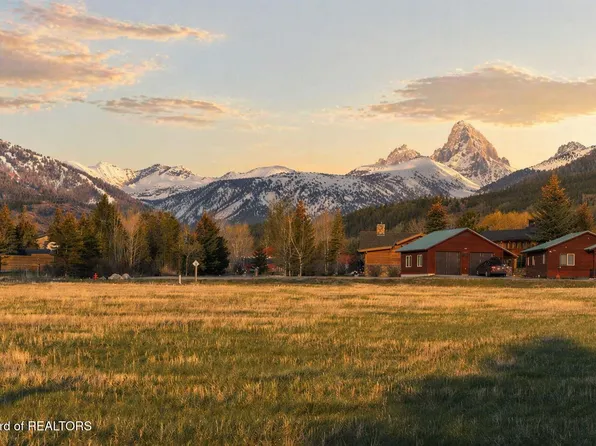 130 Creekside Rd, Alta, WY 83414