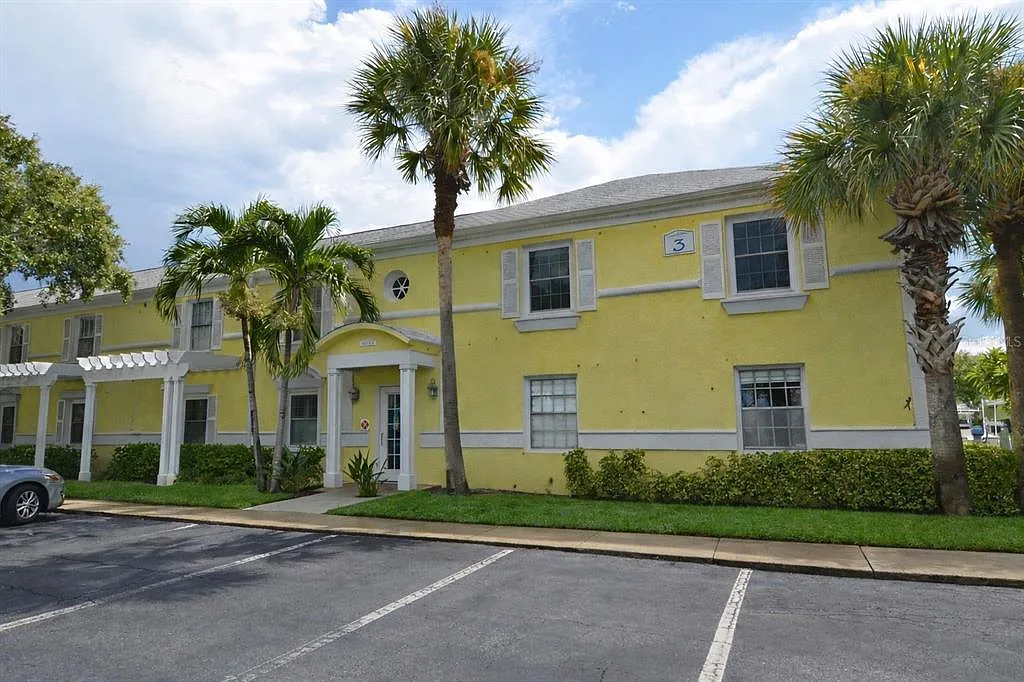 2 bed, 1.0 bath, 825 sqft, $2,800 — Photo 3