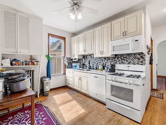 4th image of 5138 W Montrose Ave