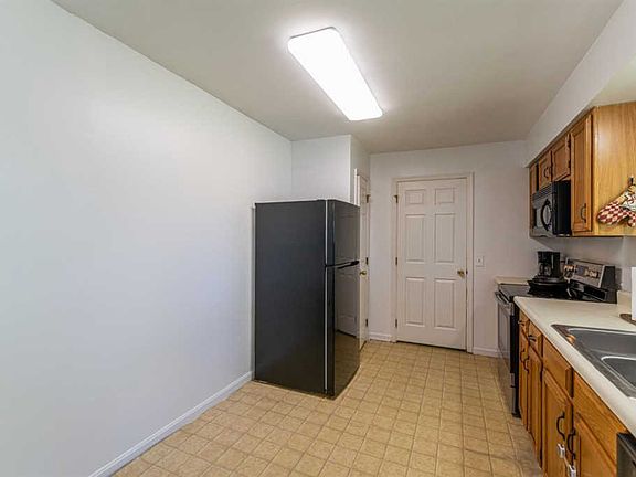 5th image of 1581 Orchard Valley Dr
