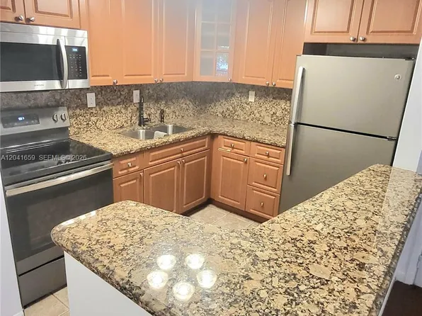 18845 NW 62nd Ave APT 207, Hialeah, FL 33015