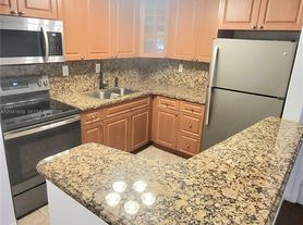18845 NW 62nd Ave, Hialeah, FL