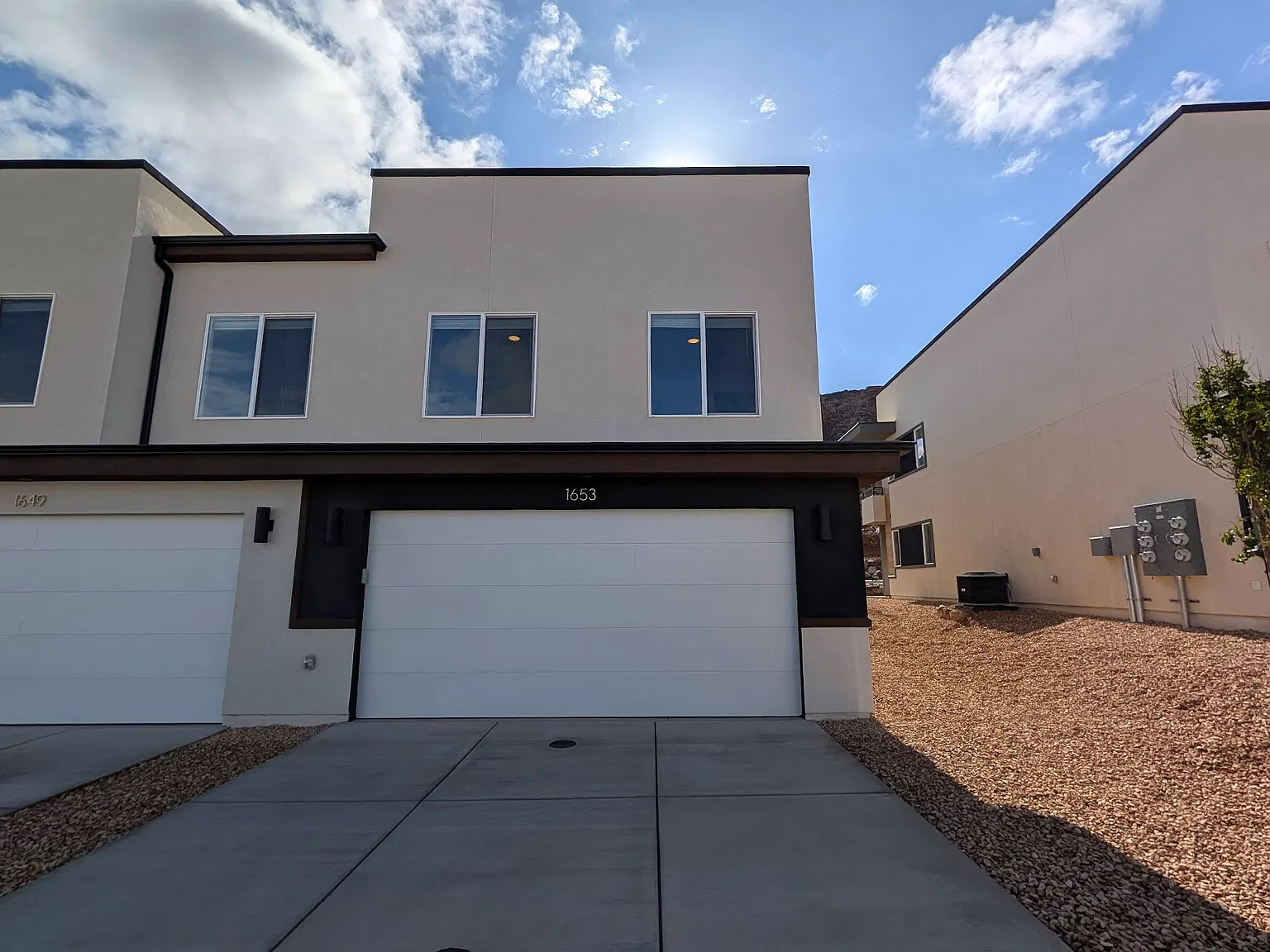 3 bed, 2.5 bath, 1372 sqft, $2,050 — Photo 2