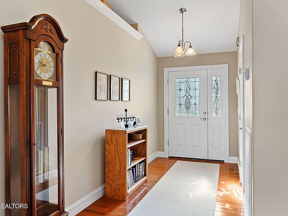 5th image of 11 Berkshire Ct