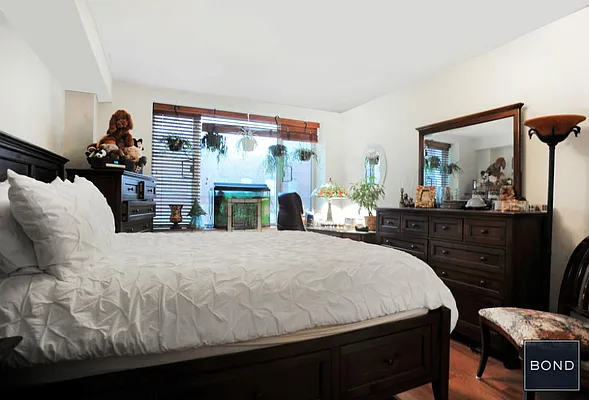 Sold by Bond New York | media 26