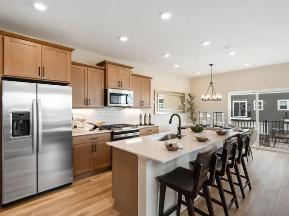 13654 Pine Dr, Rogers, MN 55374