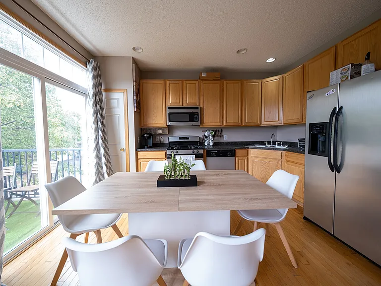 710 Village Pkwy — Photo 3