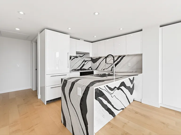 135 E 13th St #1301 — Photo 15