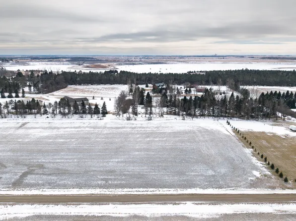 8084 Golden Acres Dr, Jamestown, ND 58401