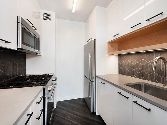 4th image of 250 E Houston St #8E