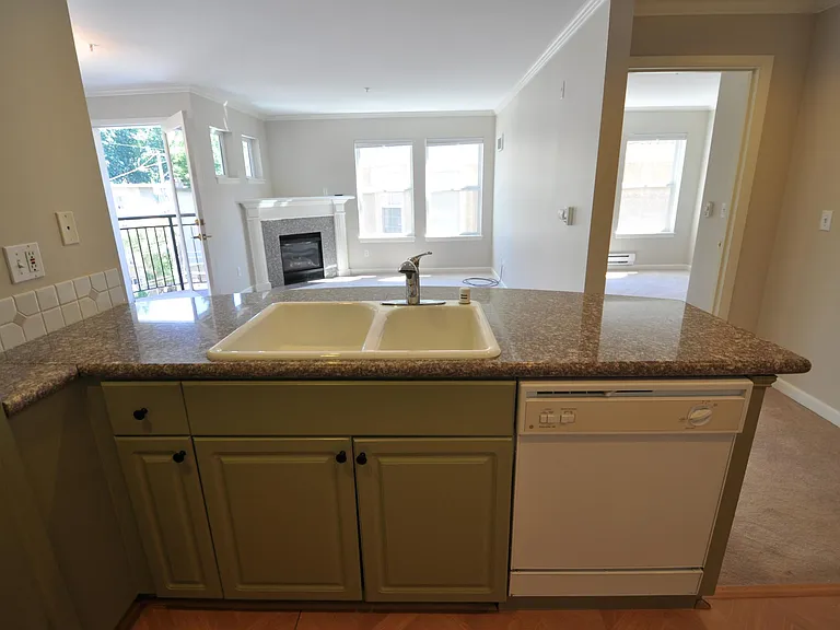 1417 Queen Anne Ave N #305 — Photo 8