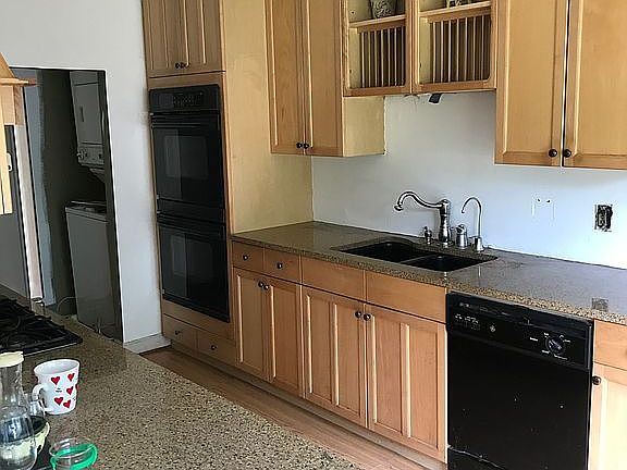 W/D stays, double oven